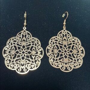 Elegant Gold Filigree Earrings